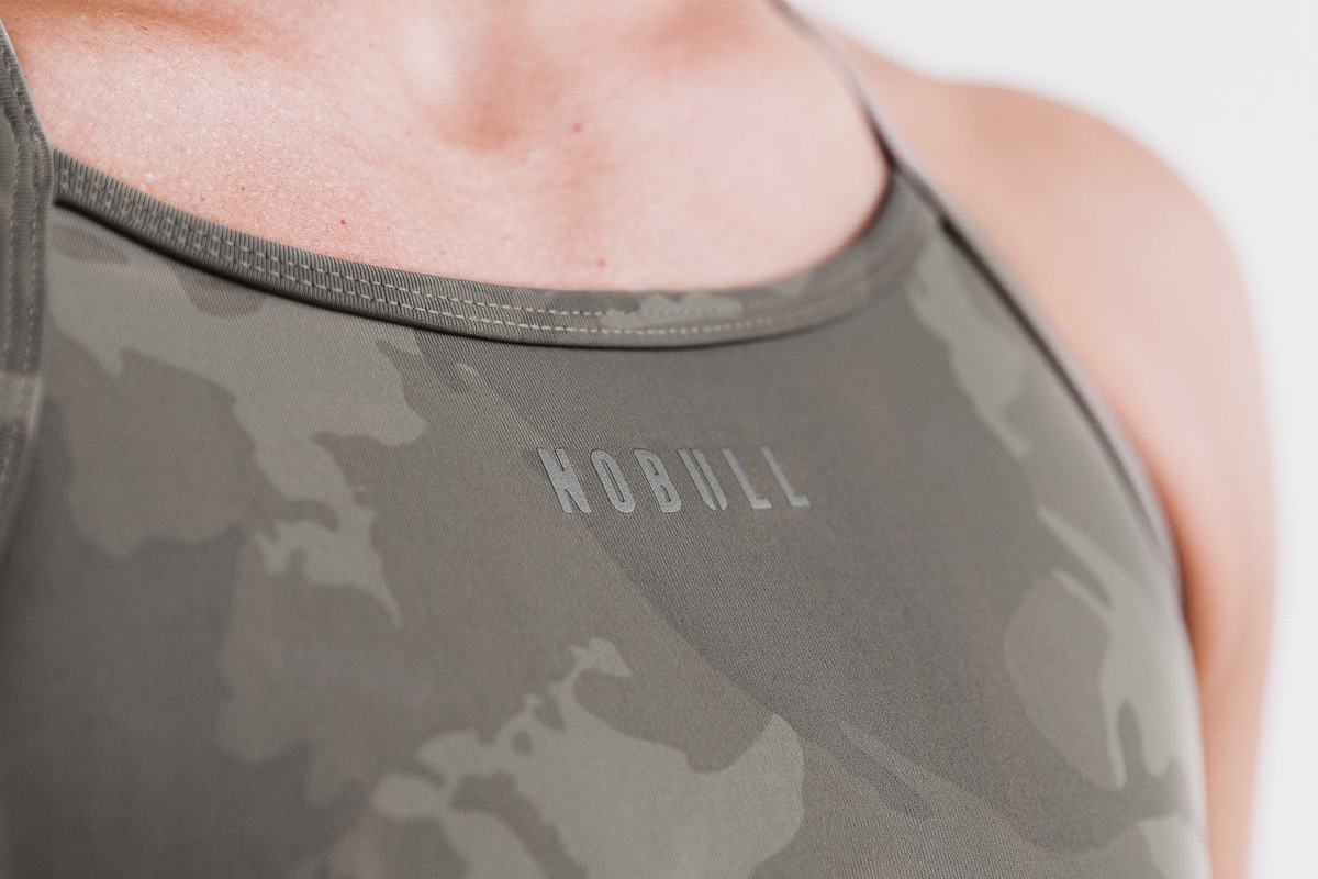 Nobull High-Neck Sport-BH Dam Camo | EV9158230