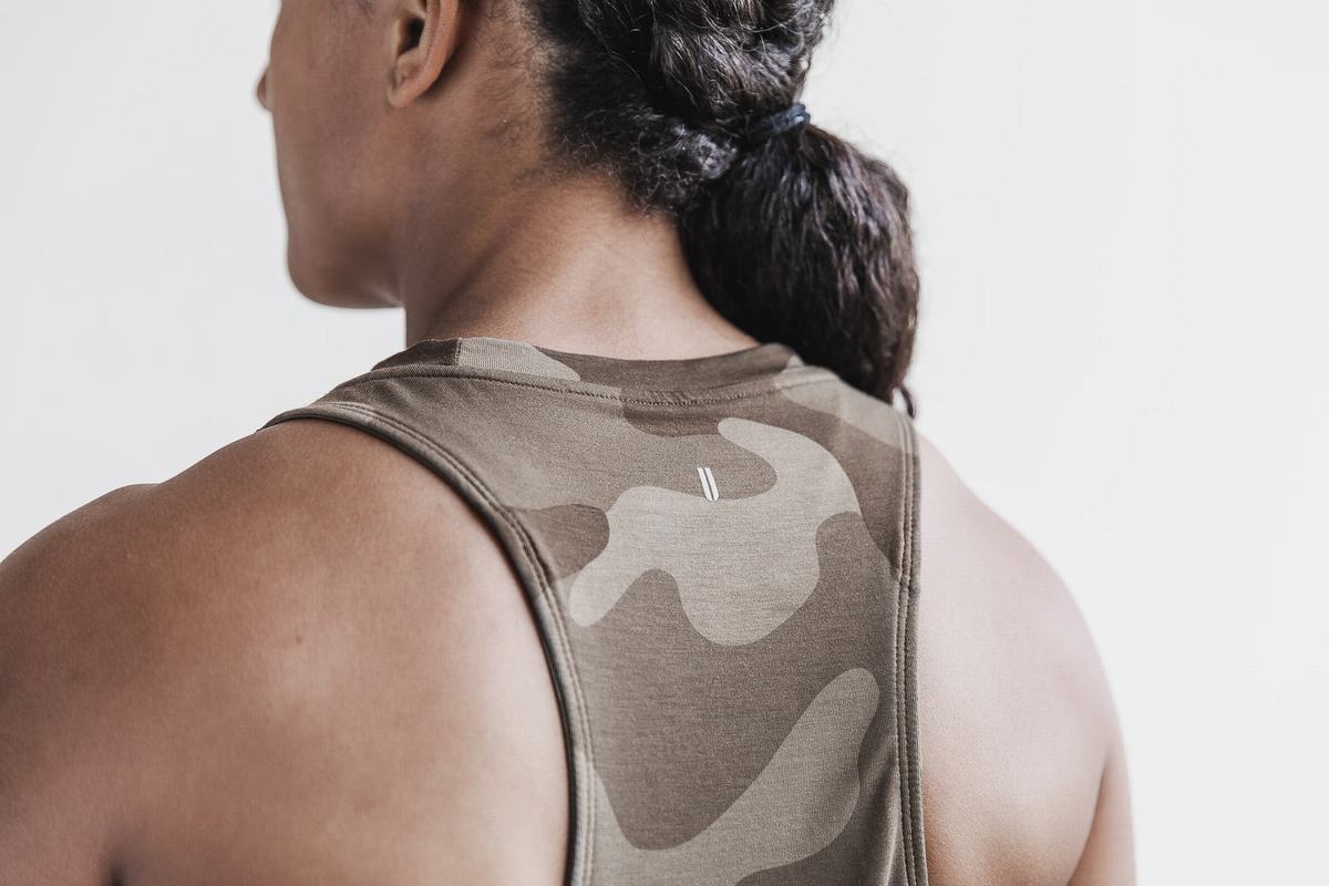 Nobull High-Neck Tank Linne Dam Mörkcamo | MZ2063189