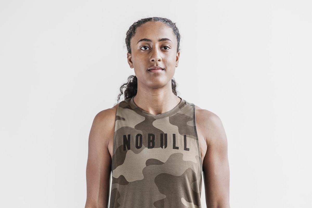 Nobull High-Neck Tank Linne Dam Mörkcamo | MZ2063189