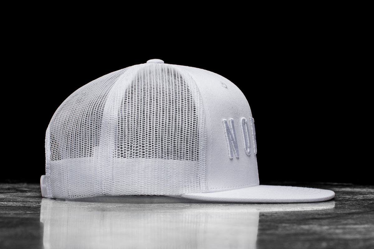 Nobull Platta-Brim Trucker Hatt Dam Vita | UO5721043