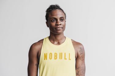 Nobull High-Neck Tank Seasonal Colors Linne Dam Gula | PR2841953