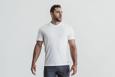 Nobull V-Neck T-Shirt Herr Vita | BG7681254